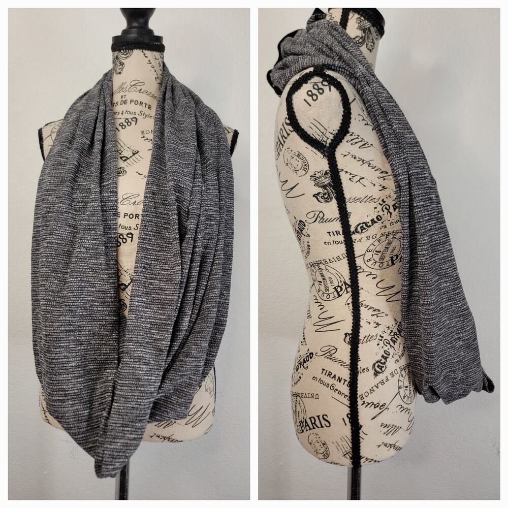 Lululemon Snap Scarf Wrap OS Infinity One Size Womens Athleisure Gray Striped